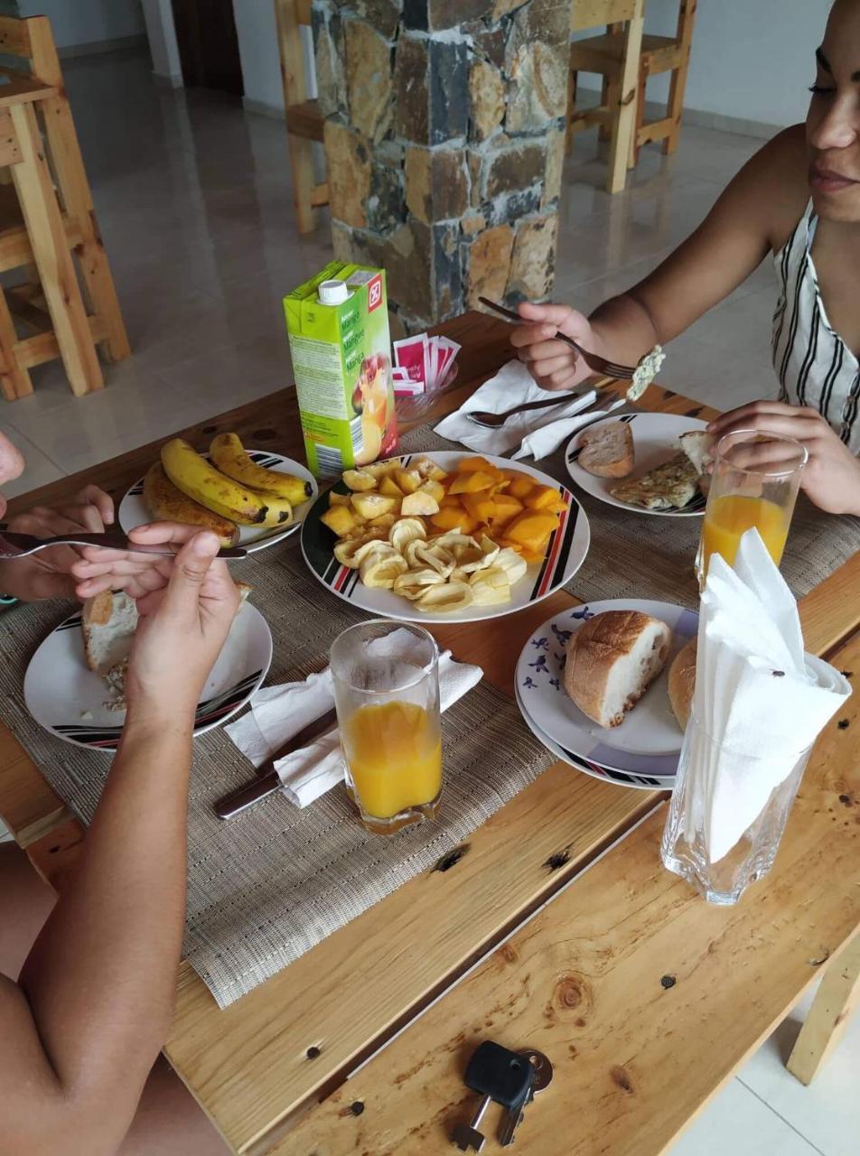 Domus Guesthouse Santana Bagian luar foto