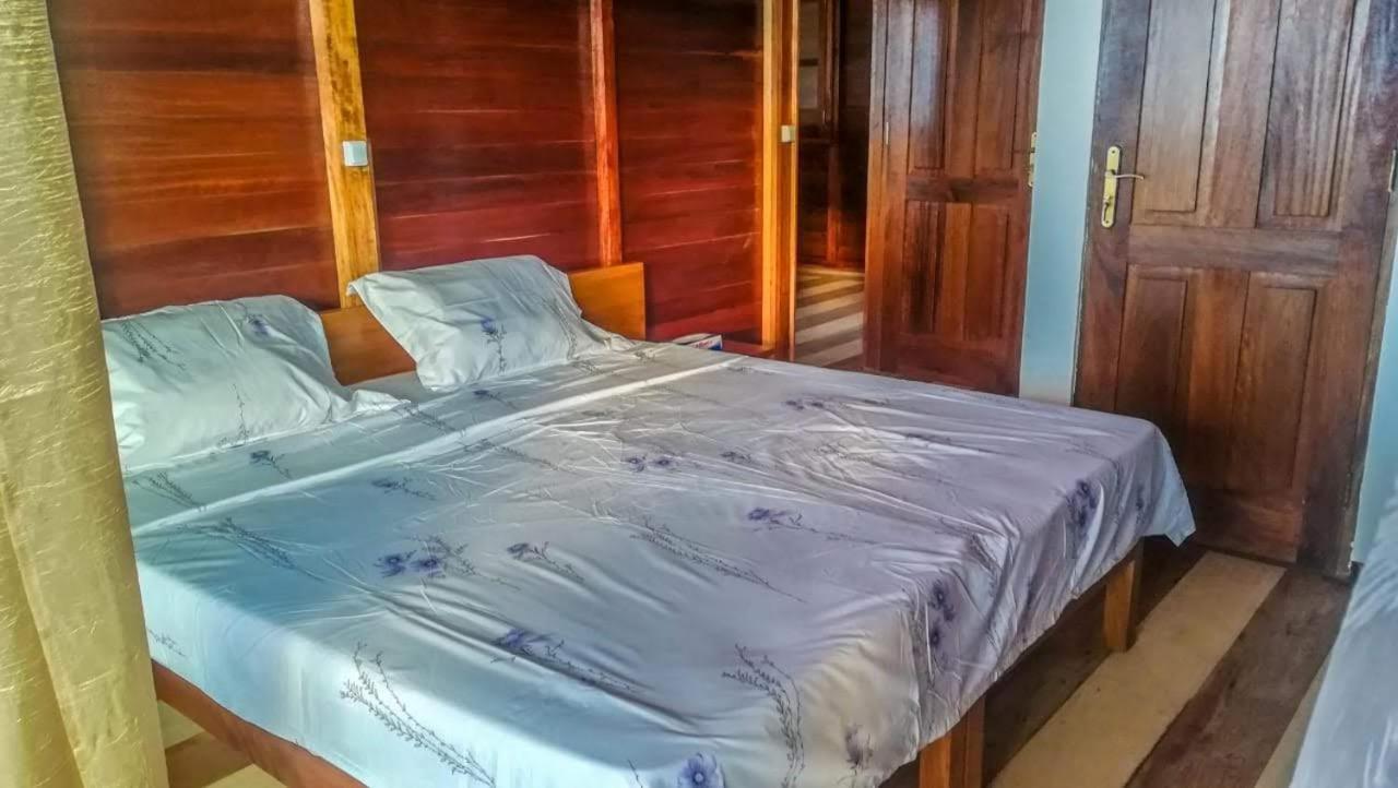 Domus Guesthouse Santana Bagian luar foto