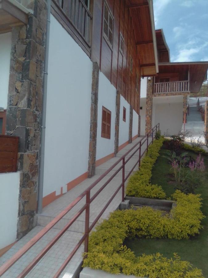 Domus Guesthouse Santana Bagian luar foto